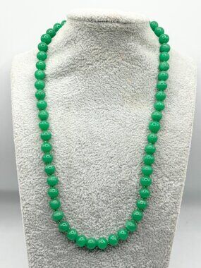 Vintage green stone beaded long necklace